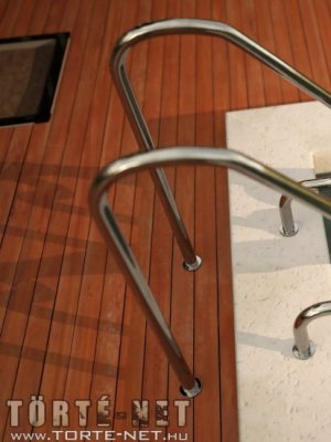 Caroline és barátnői a medencénél - Erotikus képregény